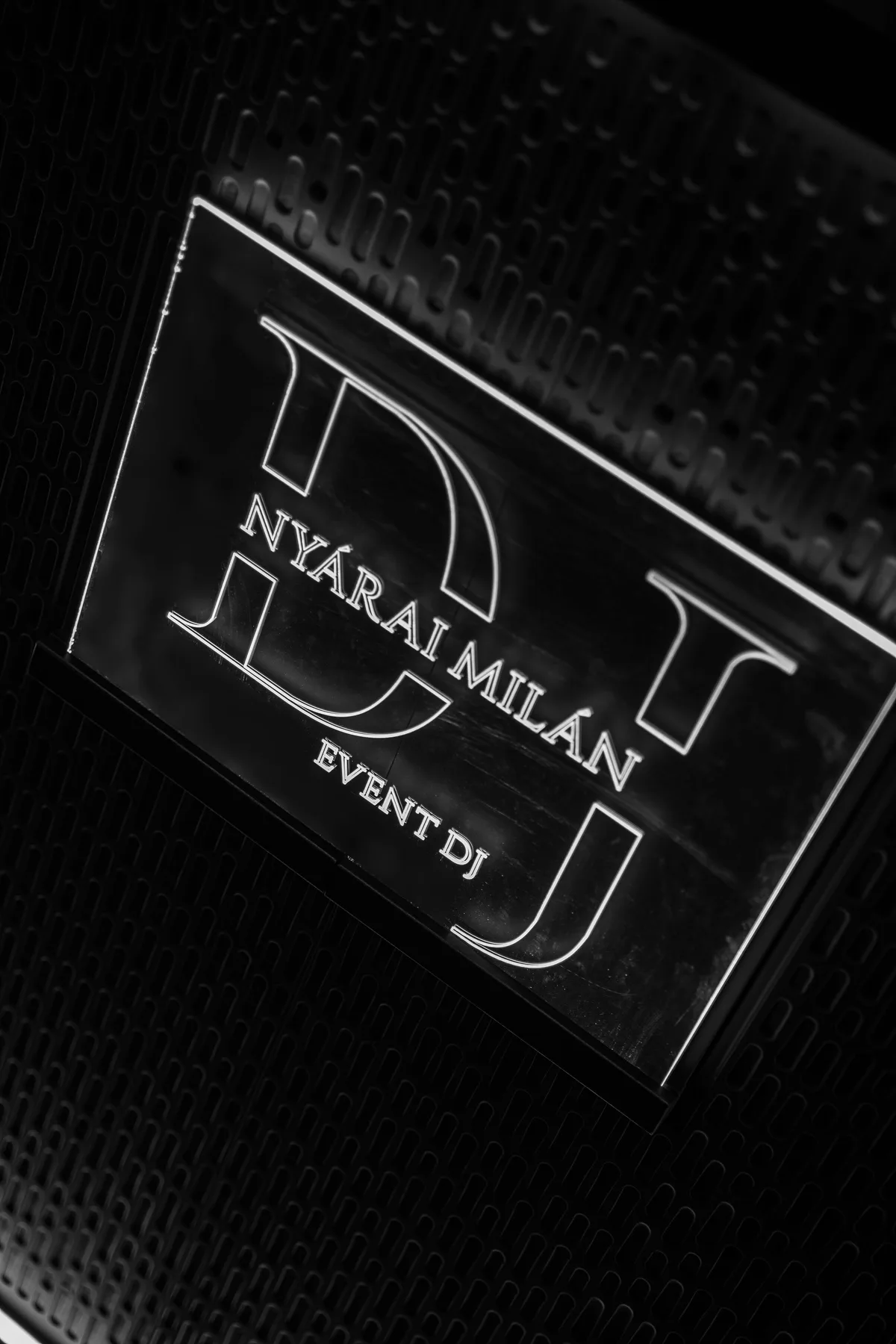 Nyárai Milán ügyféllogó a Stereo frontján.